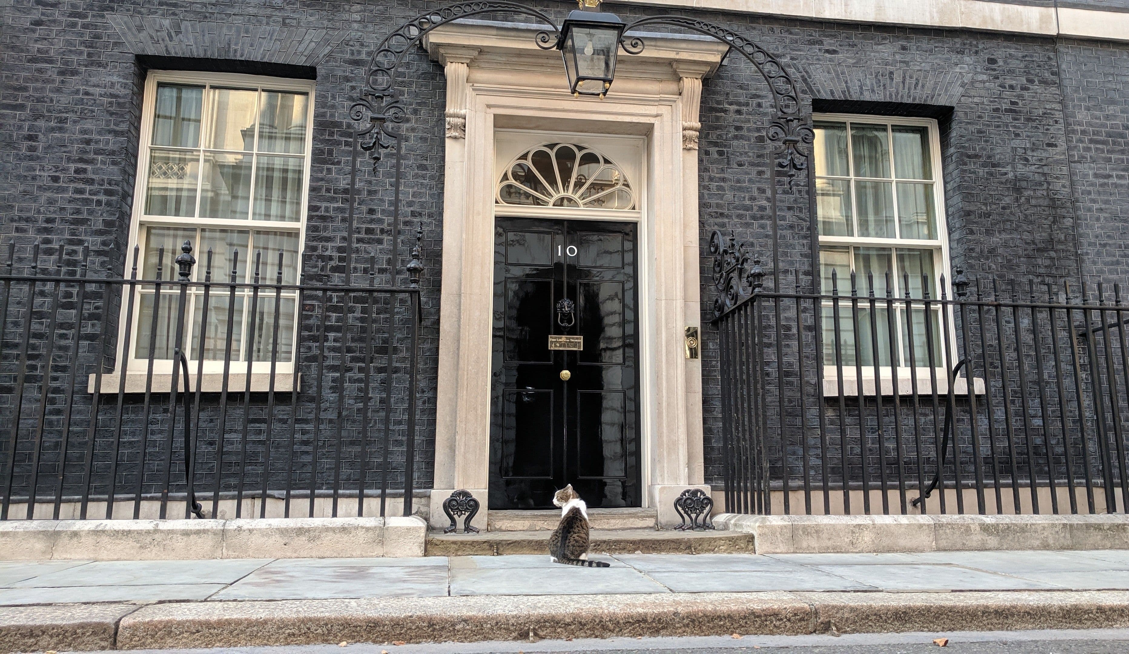 UK Political Turmoil, Middle East Oil Crisis, and Shifting LNG Trade